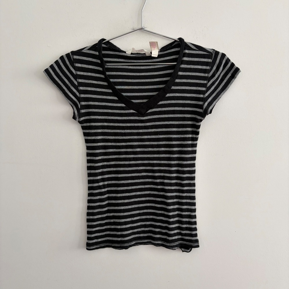 Derek Heart V-Neck Striped Ribbed Short Sleeve Top Black Gray Medium